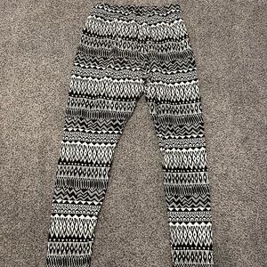 Black and White Aztec Print Leggings